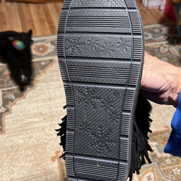 RjS fuzzies cloud nine sheepskin ladies fringe boot  100% sheepskin - Picture 2 of 12